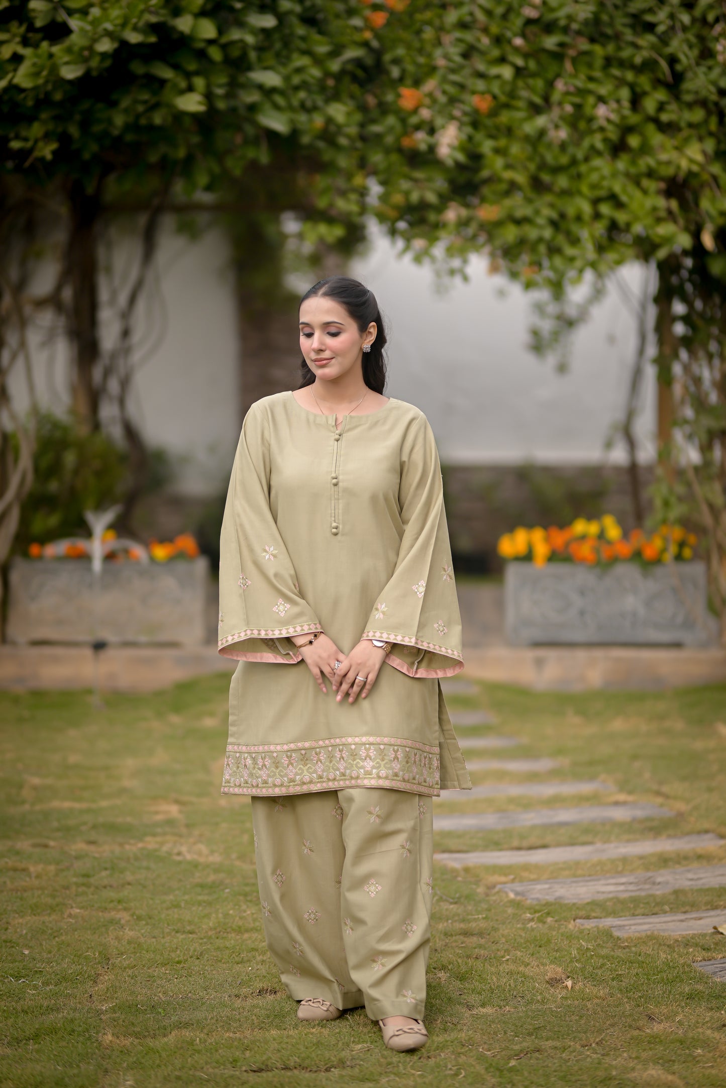 Zerua – Khaddar Pistachio Green 2 Piece Embroidered Pret (AM023)
