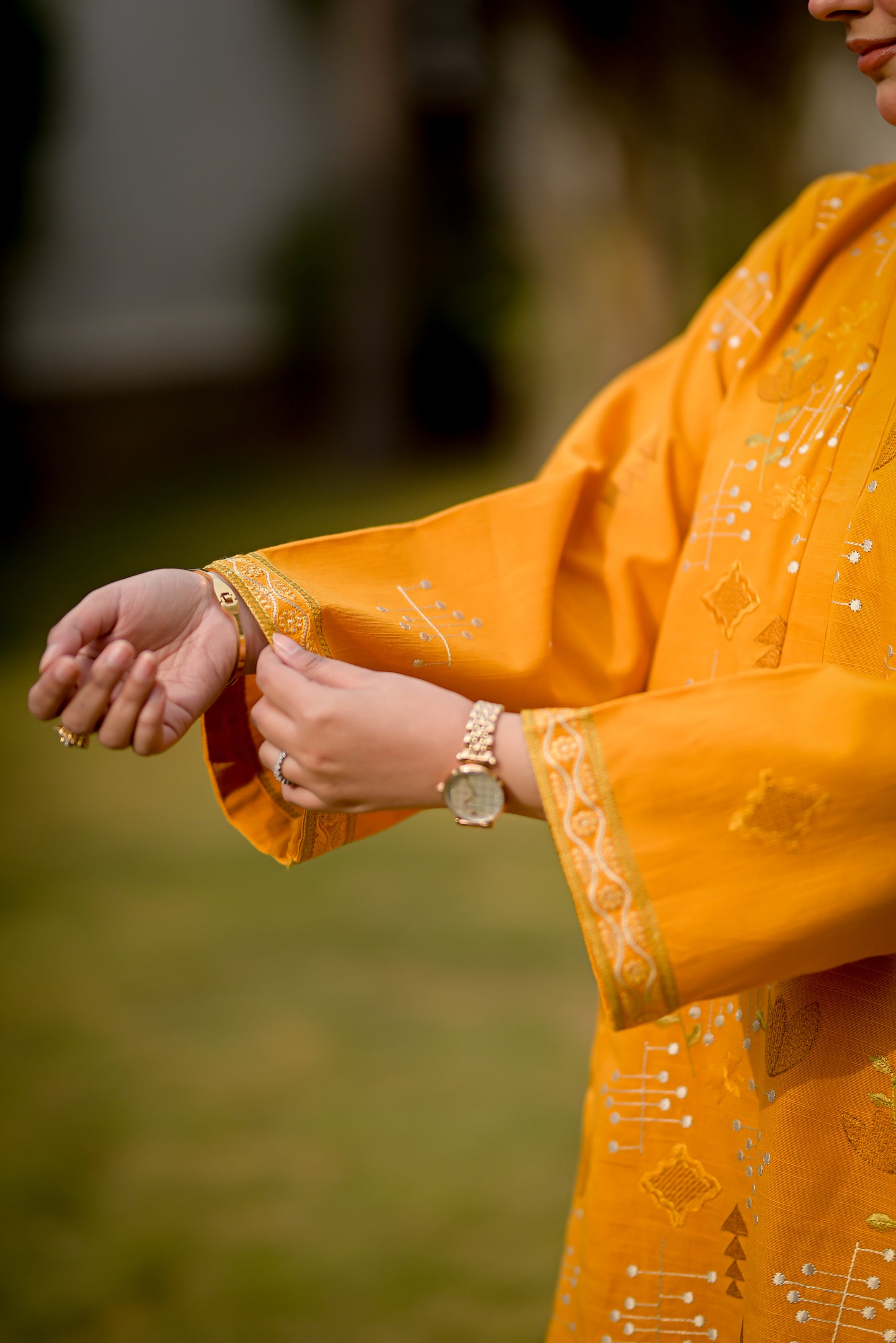 Largia – Khaddar Mustard Yellow 2 Piece Embroidered Pret (AM025)
