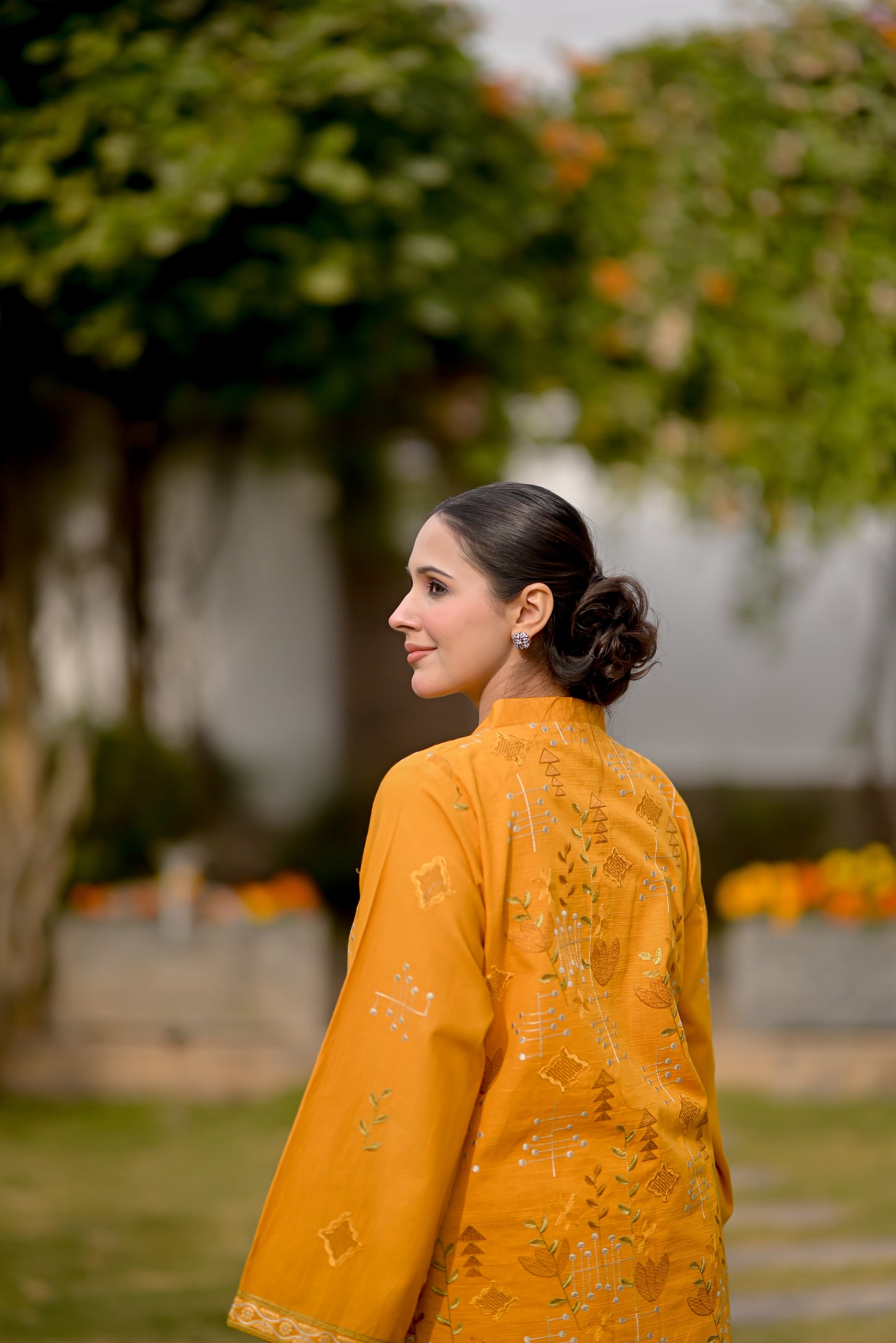 Largia – Khaddar Mustard Yellow 2 Piece Embroidered Pret (AM025)